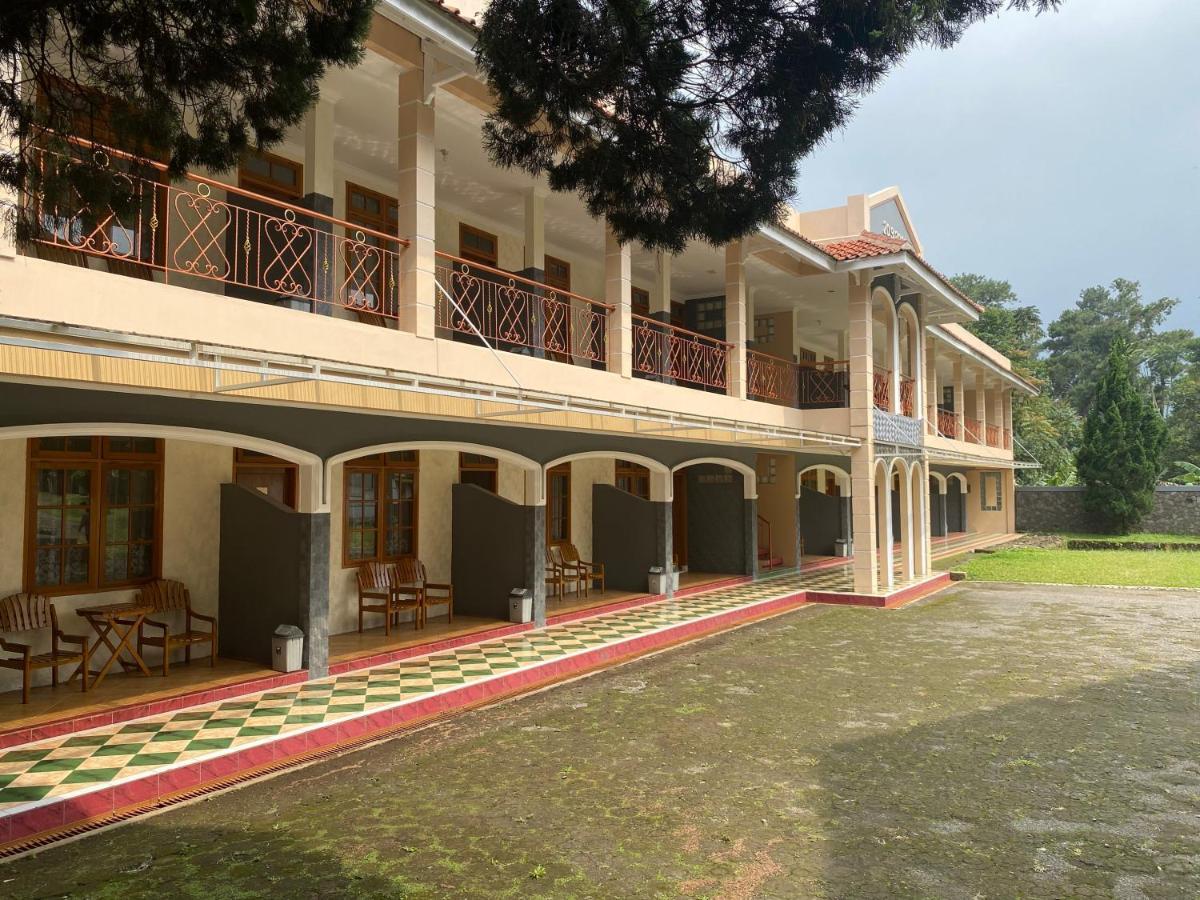 Hotel Puspa Sari Ciater Extérieur photo