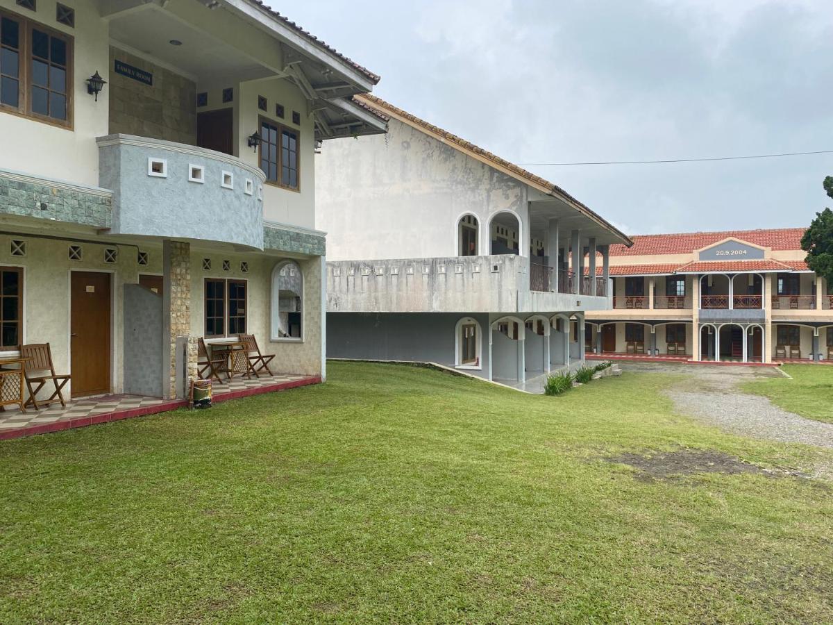 Hotel Puspa Sari Ciater Extérieur photo