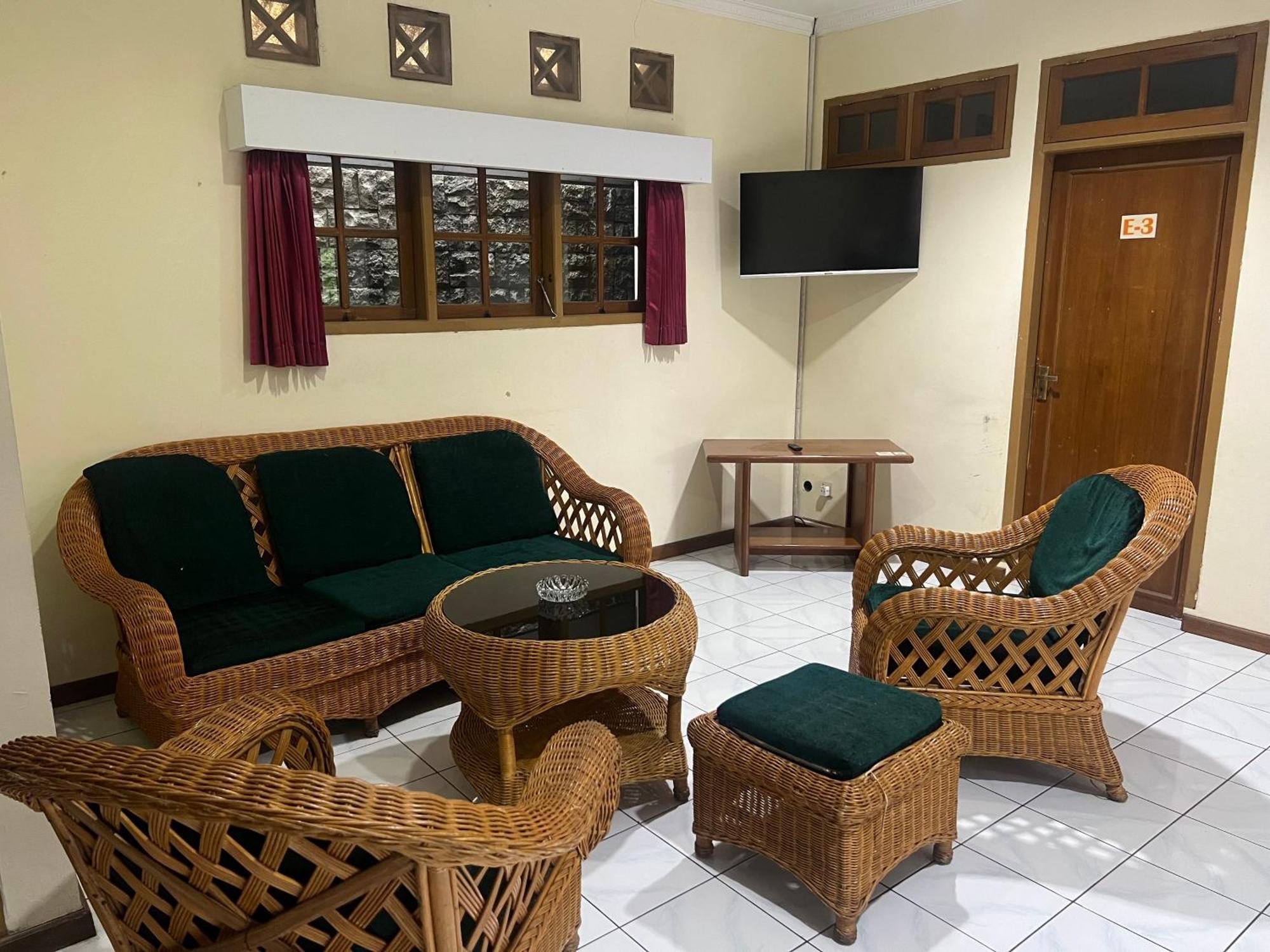 Hotel Puspa Sari Ciater Extérieur photo